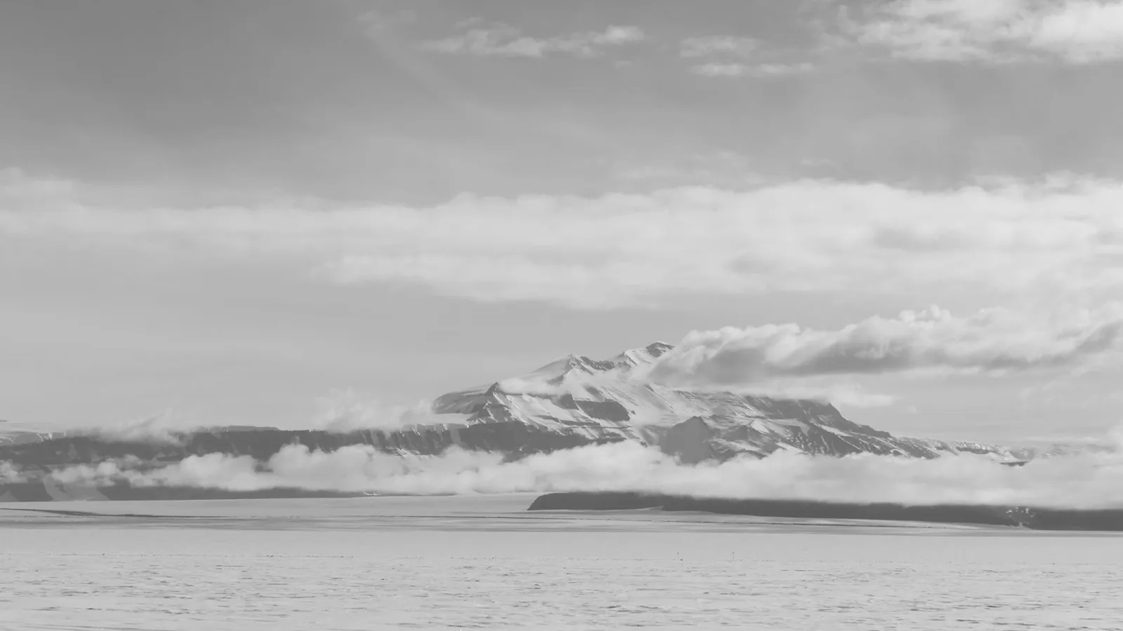 Black & White landscape of mountains