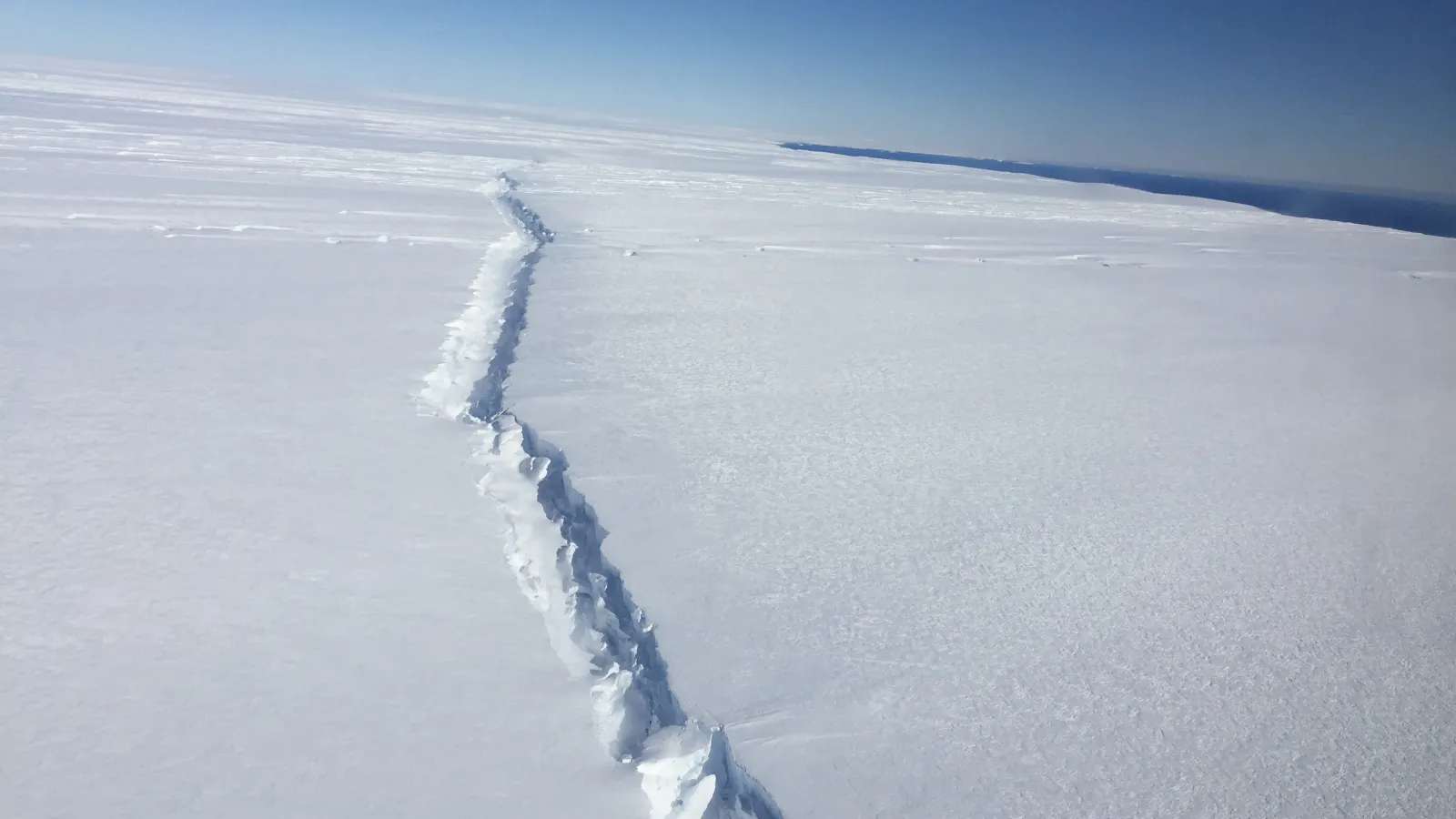 Rift in ice shelf