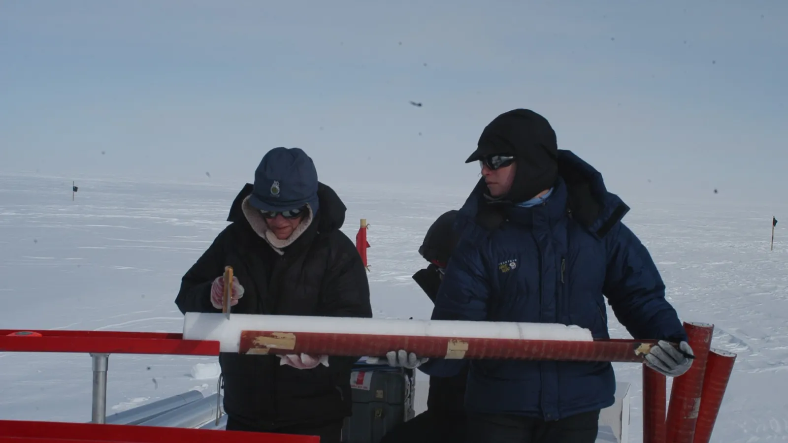Field team in Greenland drilling ice cores