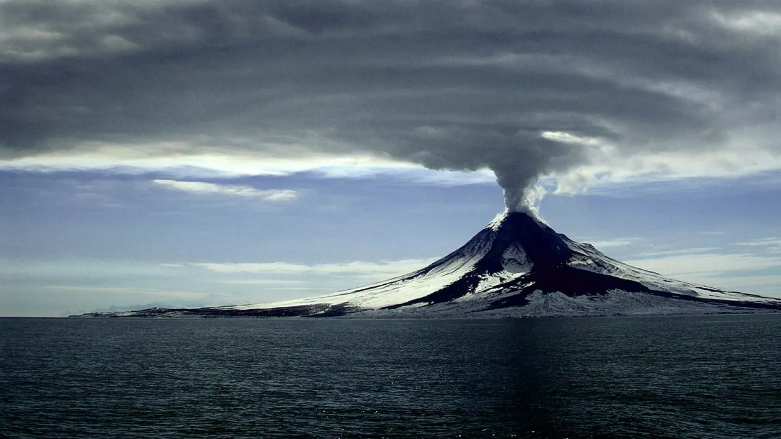 Eruption of Alaska’s Augustine Volcano in 2006. Credit: Cyrus Read, USGS