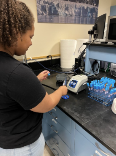 Rylin Lofton in the PGG lab
