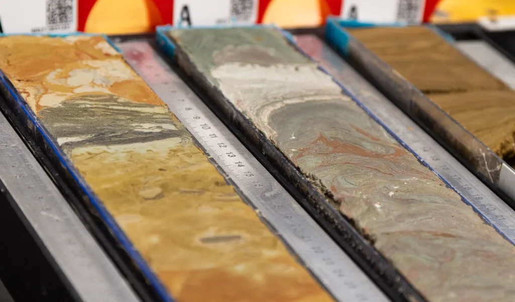 Colorful core section halves lay on the description table.