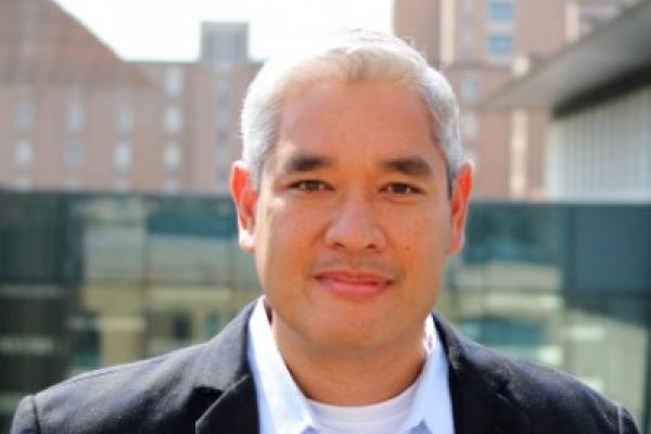 Portait of Dr. Bayani Cardenas, hydrology professor in the Department of Earth and Planetary Sciences of the Jackson School of Geosciences at the University of Texas at Austin.