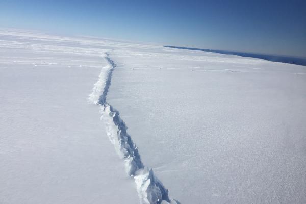 Rift in ice shelf