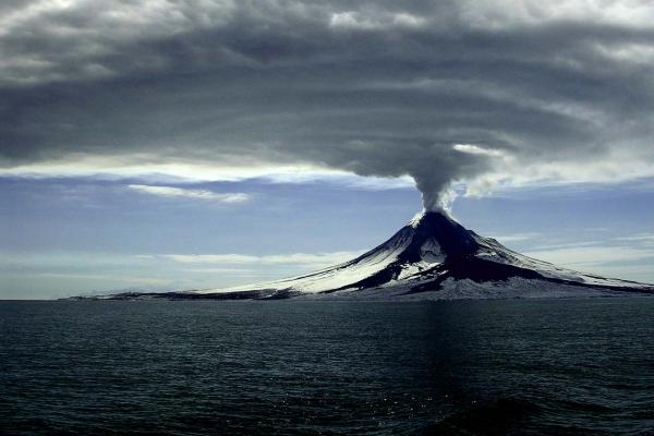 Eruption of Alaska’s Augustine Volcano in 2006. Credit: Cyrus Read, USGS